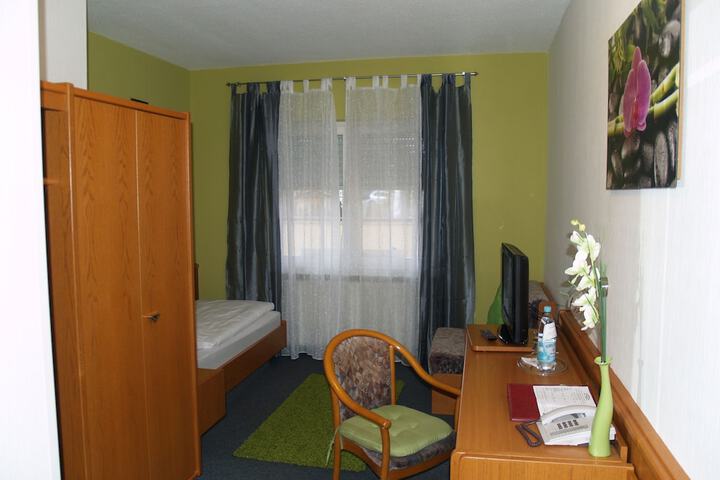 Room 5 of 72