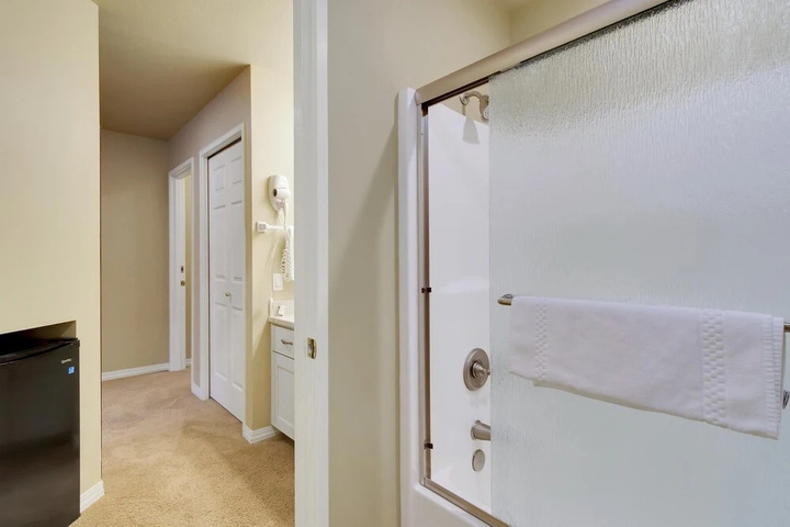 Room 6 of 14