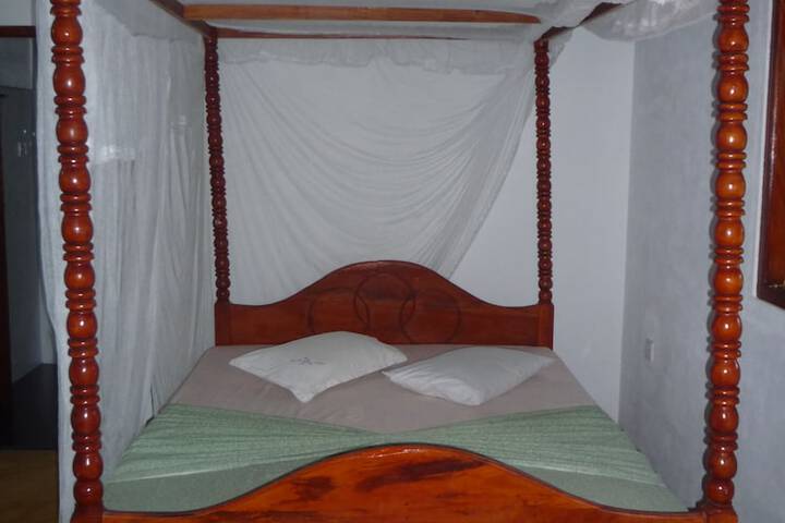 Room 3 of 43