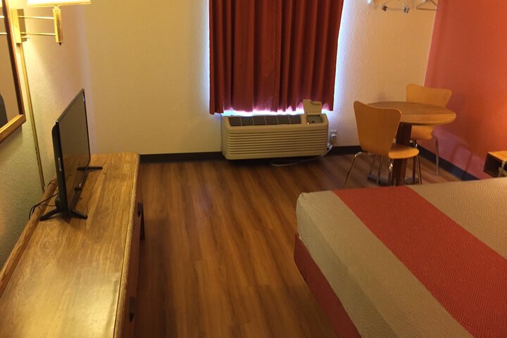 2 Queen Beds (5 of 7)