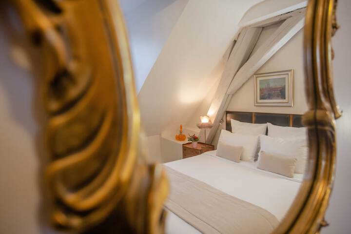 Room 10 of 65