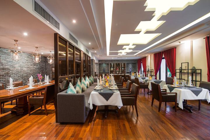 Dining 60 of 101