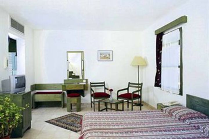 Room 26 of 48