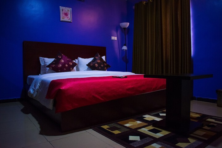 Room 9 of 68