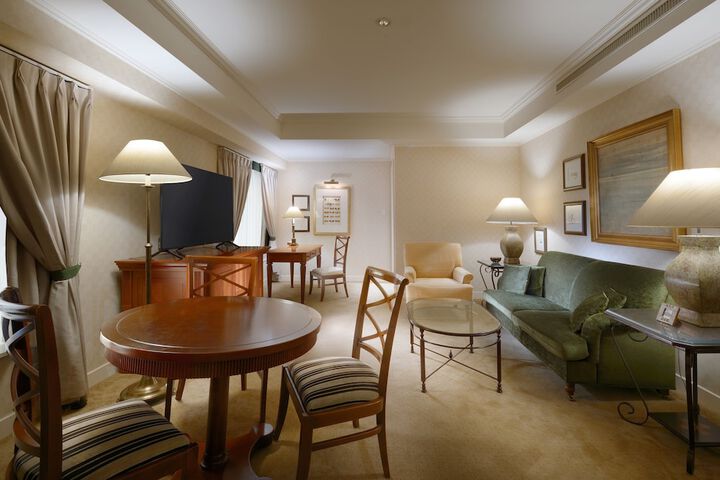 Room 24 of 190