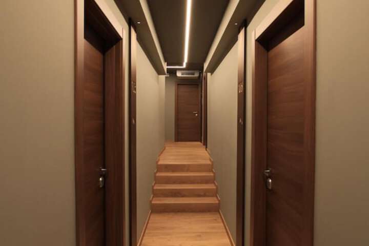 Room 13 of 36