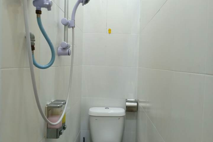 Room 10 of 33