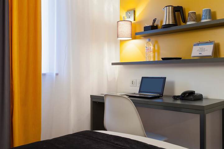 Room 6 of 50