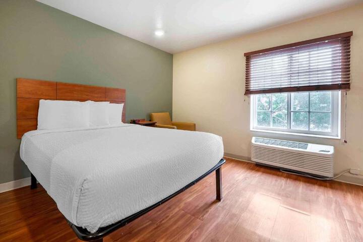 Standard Studio 1 Queen Bed (15 of 16)