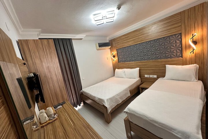 Room 5 of 68