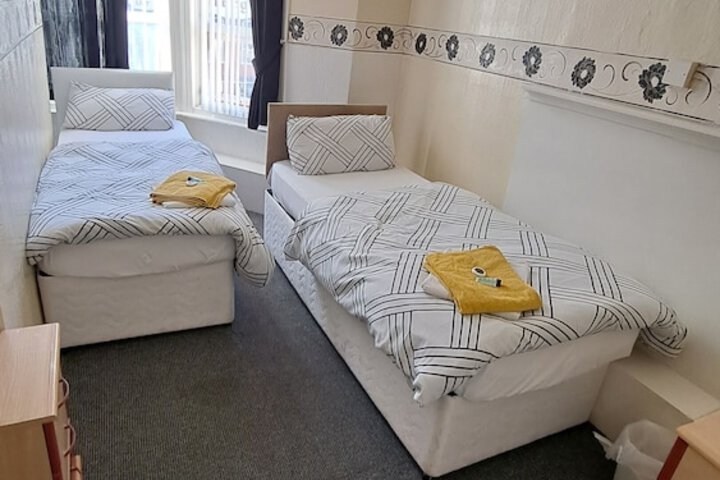 Room 11 of 143