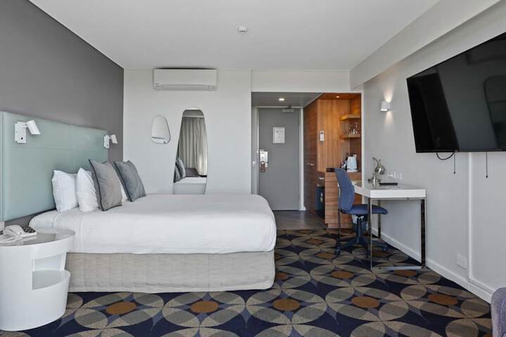 Room 5 of 18