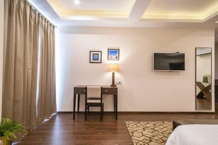 Room 10 of 42