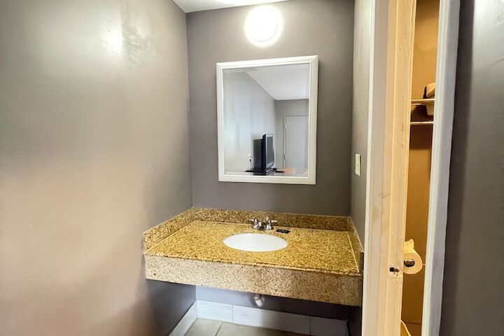Room 19 of 19