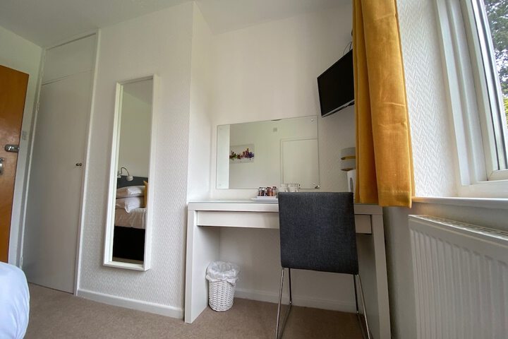 Room 8 of 95