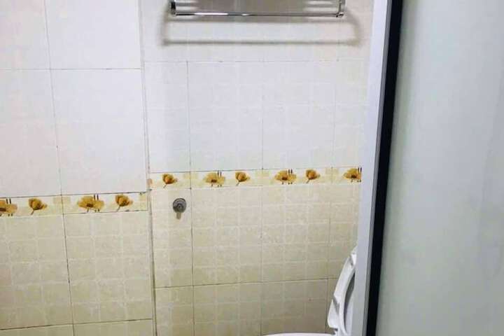 Room 10 of 13