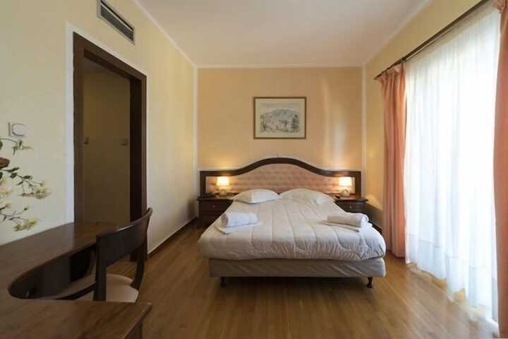 Room 21 of 34