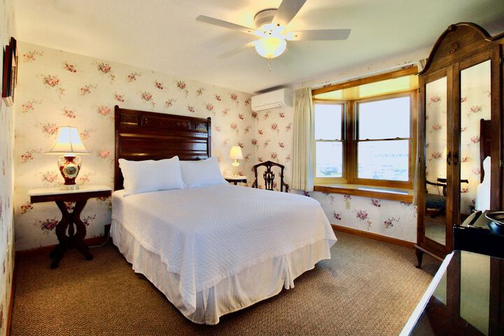 Room 13 of 100