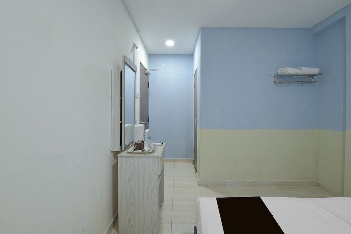 Room 13 of 38