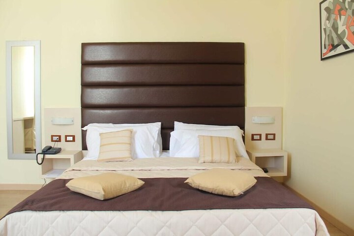 Room 2 of 6