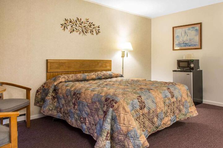 1 Queen Bed Efficiency (8 of 20)