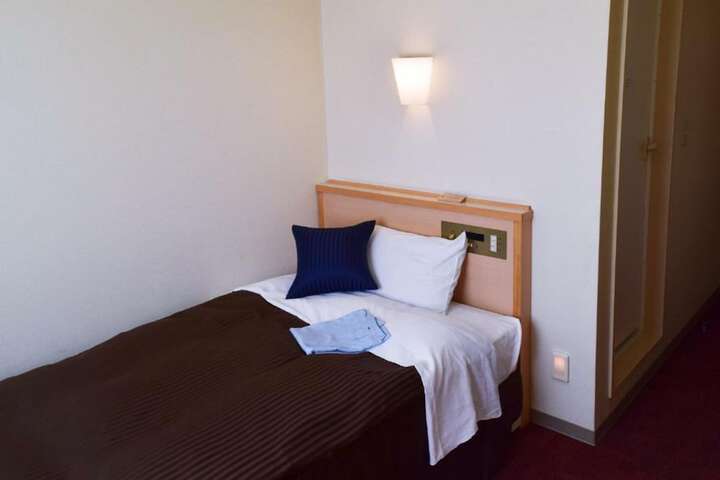 Room 12 of 32