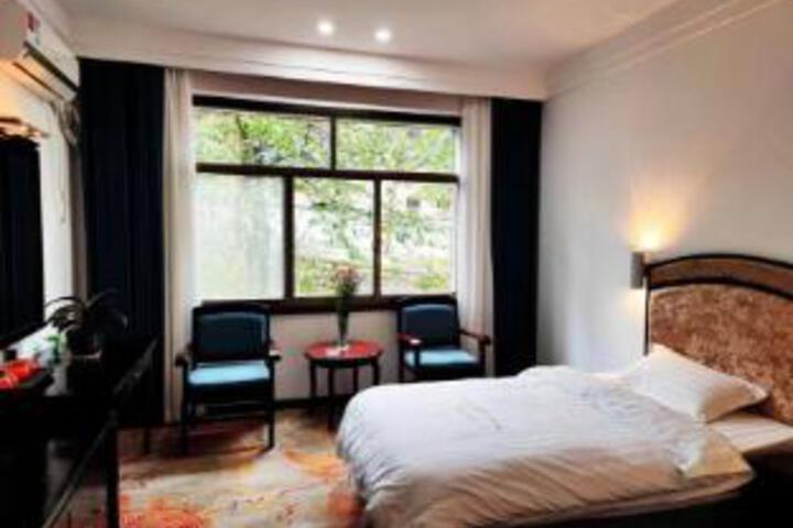 Room 8 of 8