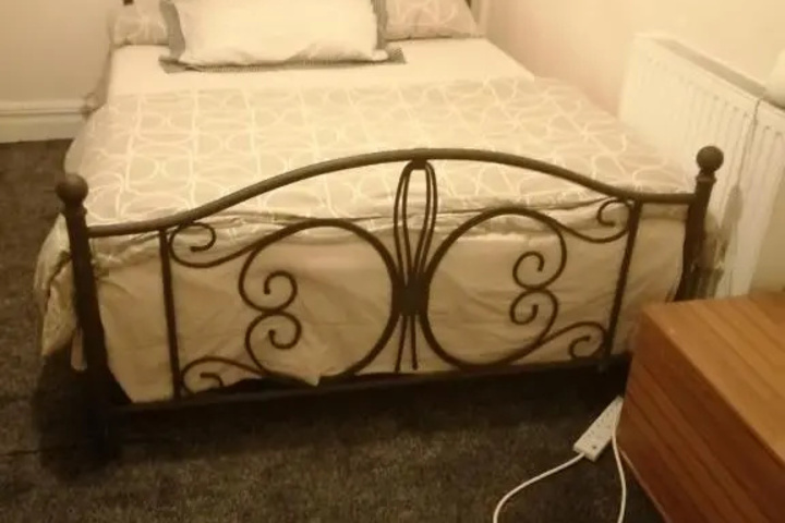 Room 5 of 12