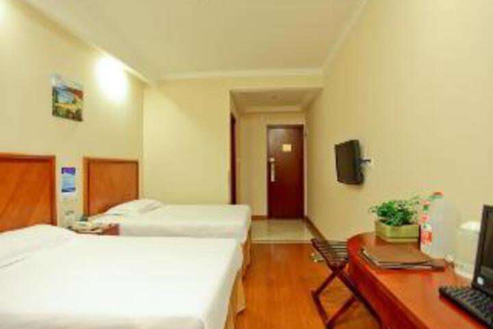 Room 13 of 14