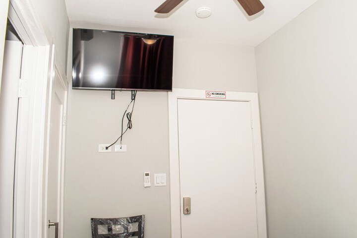 Room 5 of 16