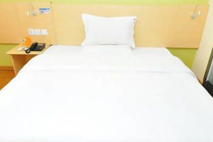 Room 4 of 10