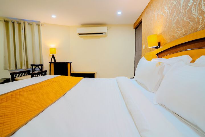 Room 28 of 46