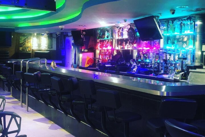Lounge 12 of 13