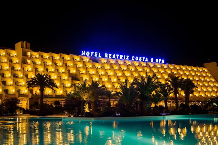 Hotel Pool