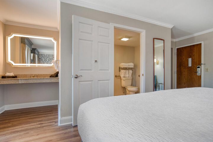 Room 28 of 65