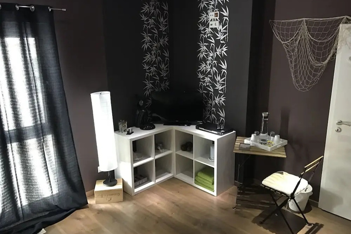 Room 2 of 17