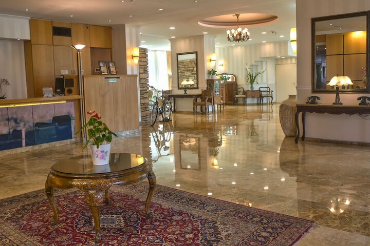 Guest Lobby