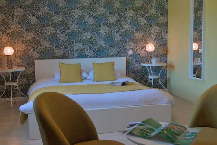 Room 4 of 32