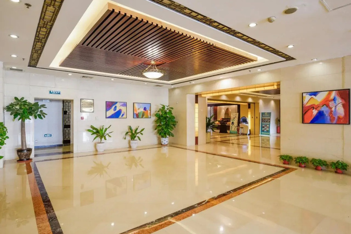 Entrance & Lobby