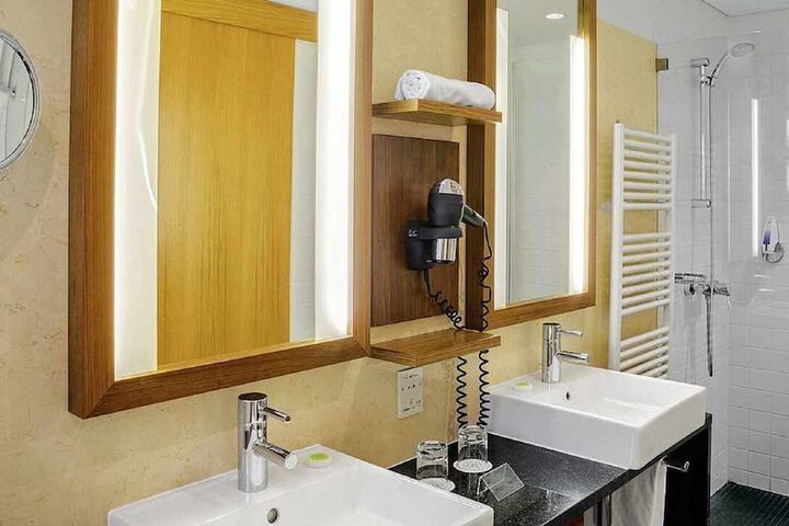 Room 26 of 121