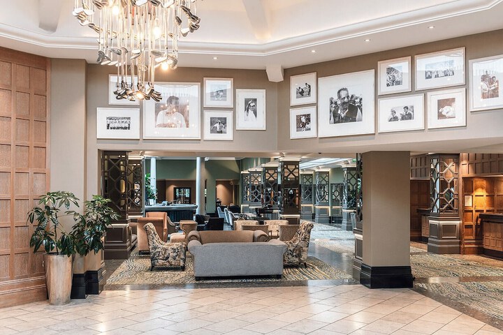 Entrance & Lobby