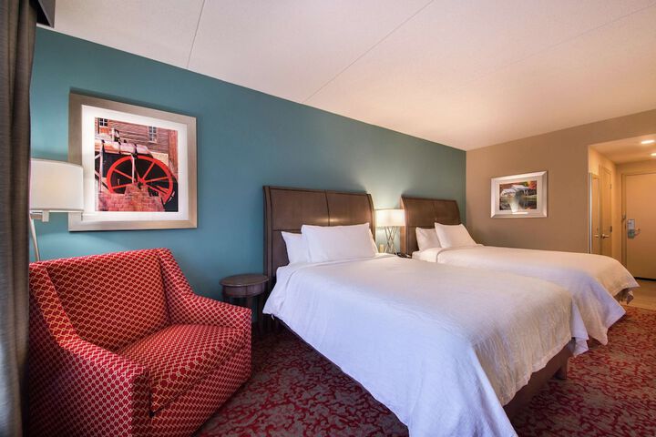 2 Queen Beds (1 of 16)