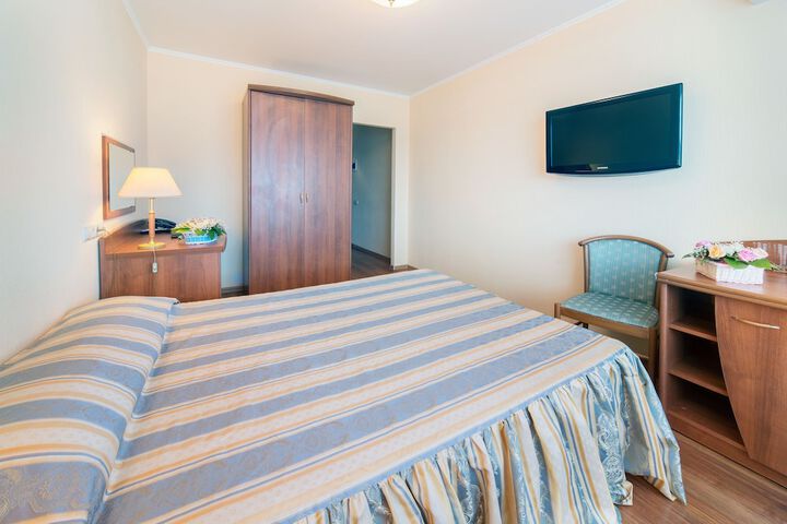 Room 12 of 91