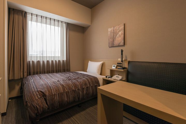 Room 6 of 25