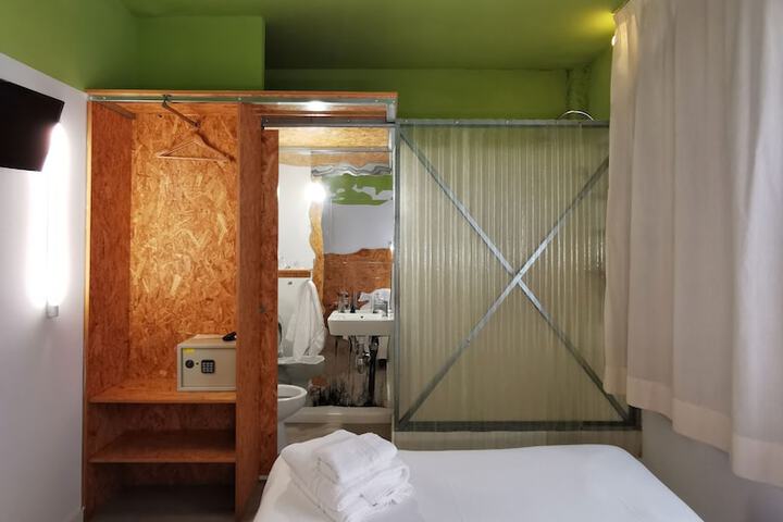 Room 21 of 63