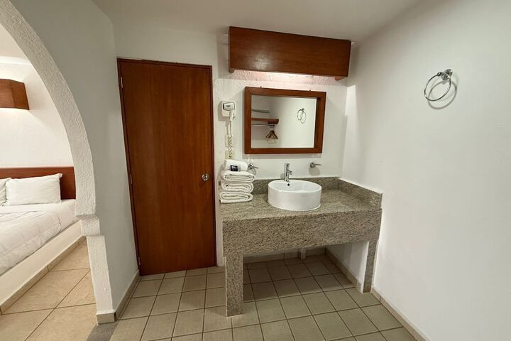 Room 34 of 59