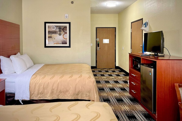 2 Queen Beds (19 of 43)