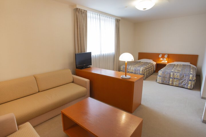 Room 2 of 108