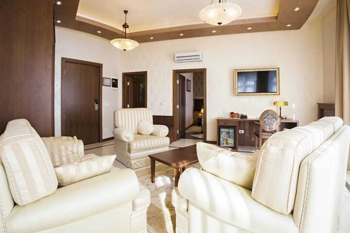 Room 4 of 13