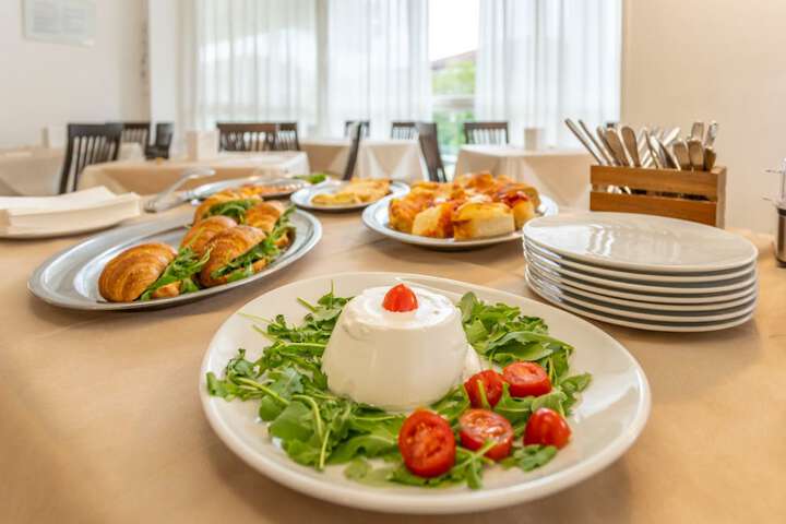 Dining 37 of 46